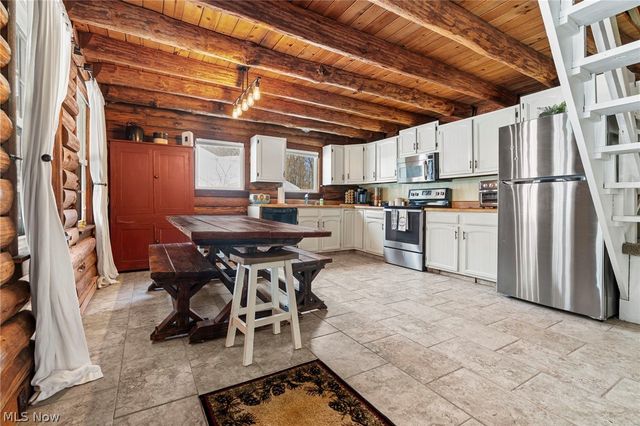 410 Apple Hill Drive N, Howard, OH 43028