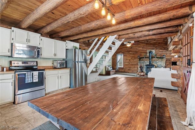 410 Apple Hill Drive N, Howard, OH 43028