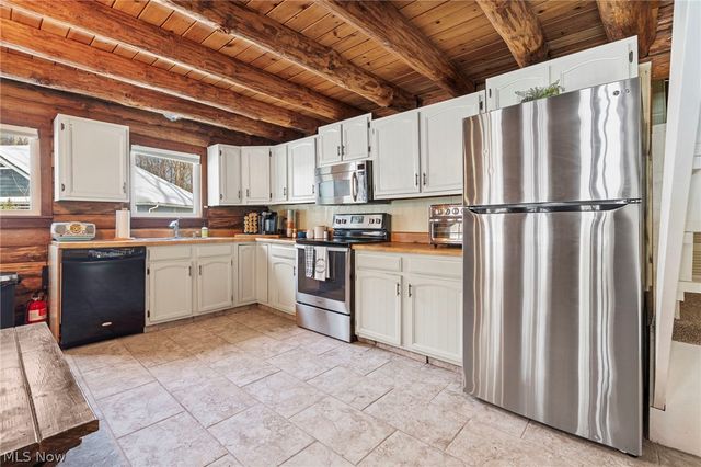 410 Apple Hill Drive N, Howard, OH 43028
