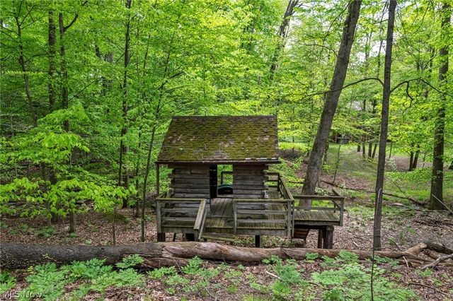 410 Apple Hill Drive N, Howard, OH 43028