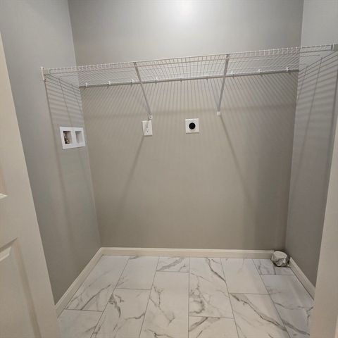 33 Lawn St, Brockton, MA 02302