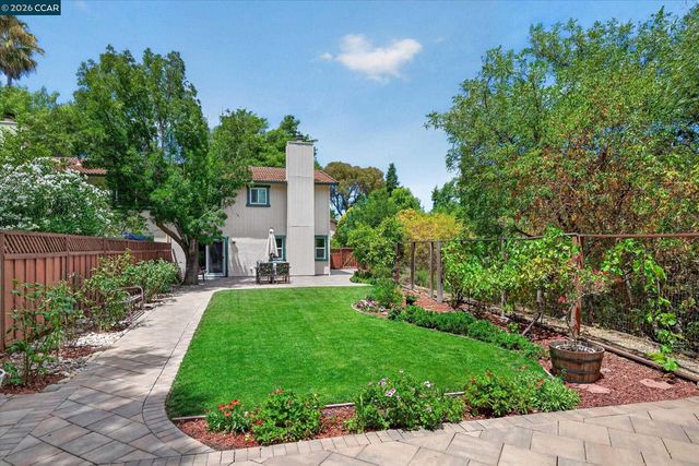 584 Mission Pl, Danville, CA 94526