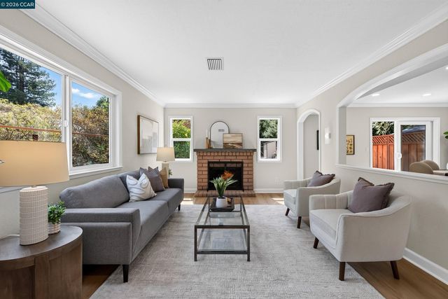 584 Mission Pl, Danville, CA 94526