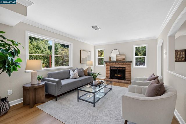 584 Mission Pl, Danville, CA 94526