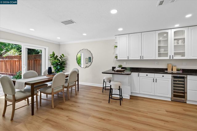 584 Mission Pl, Danville, CA 94526