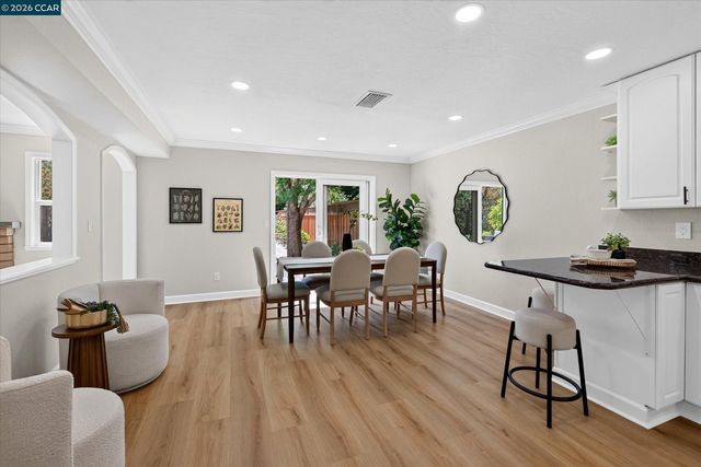 584 Mission Pl, Danville, CA 94526