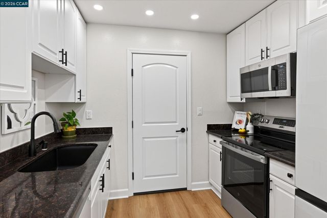 584 Mission Pl, Danville, CA 94526