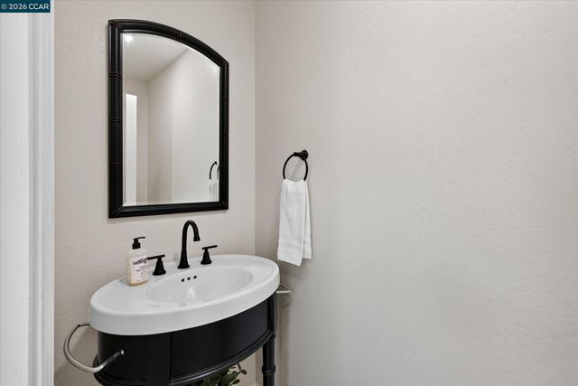 584 Mission Pl, Danville, CA 94526