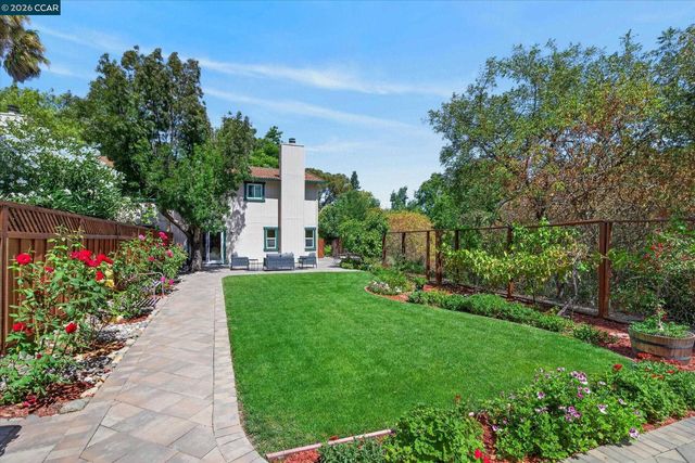 584 Mission Pl, Danville, CA 94526