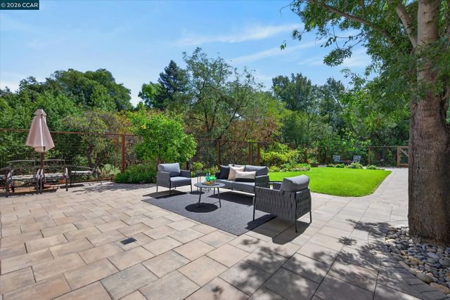 584 Mission Pl, Danville, CA 94526