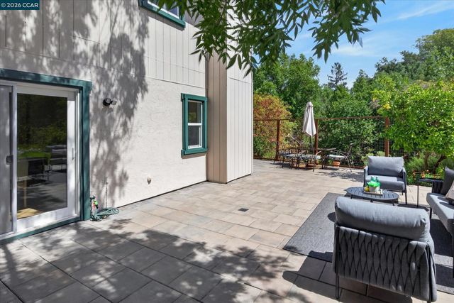 584 Mission Pl, Danville, CA 94526