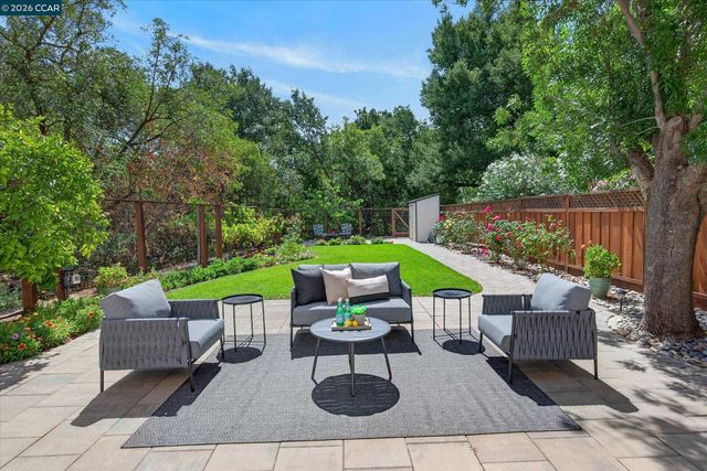 584 Mission Pl, Danville, CA 94526