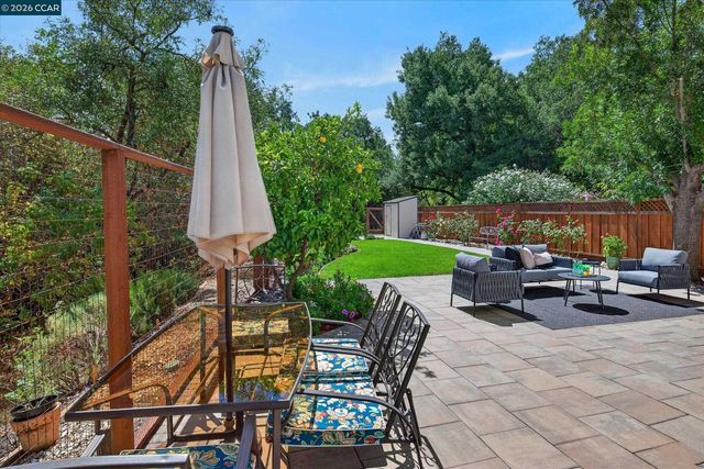 584 Mission Pl, Danville, CA 94526