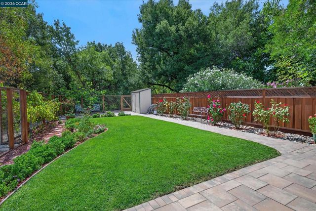 584 Mission Pl, Danville, CA 94526