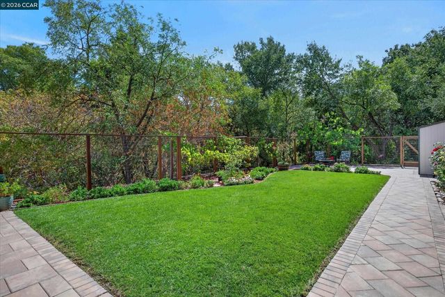 584 Mission Pl, Danville, CA 94526