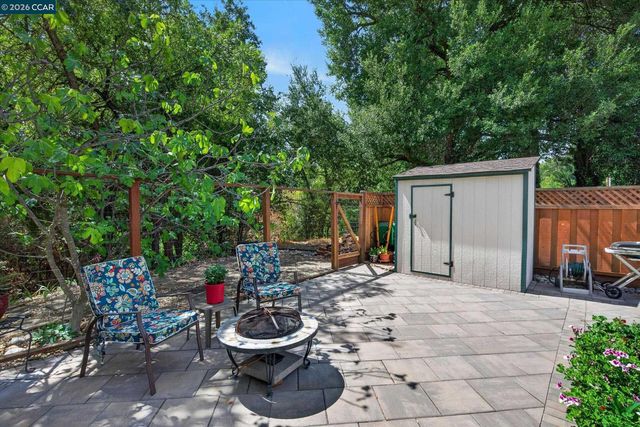 584 Mission Pl, Danville, CA 94526