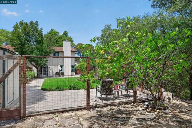 584 Mission Pl, Danville, CA 94526