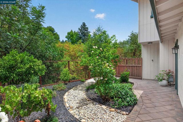 584 Mission Pl, Danville, CA 94526