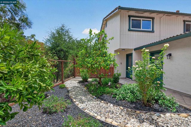 584 Mission Pl, Danville, CA 94526