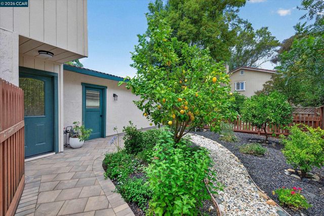 584 Mission Pl, Danville, CA 94526