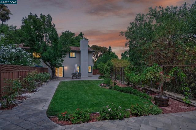 584 Mission Pl, Danville, CA 94526