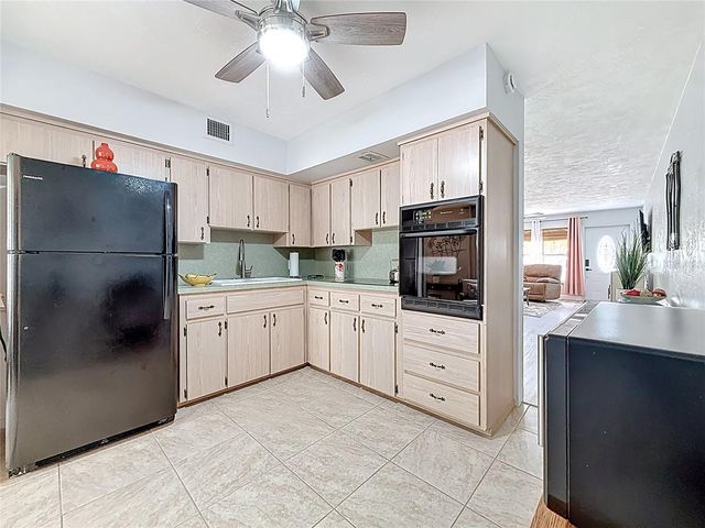 5861 42ND TERRACE N 1610, Kenneth City, FL 33709