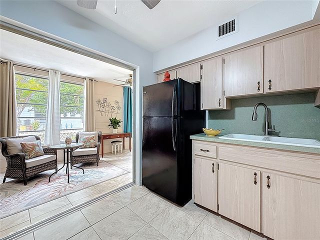 5861 42ND TERRACE N 1610, Kenneth City, FL 33709