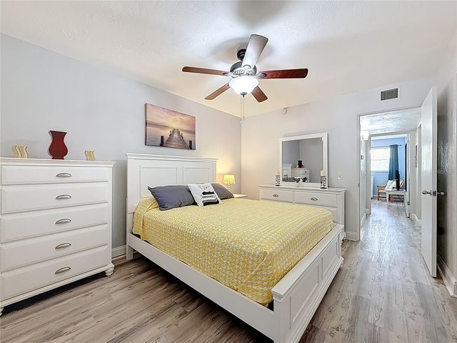 5861 42ND TERRACE N 1610, Kenneth City, FL 33709