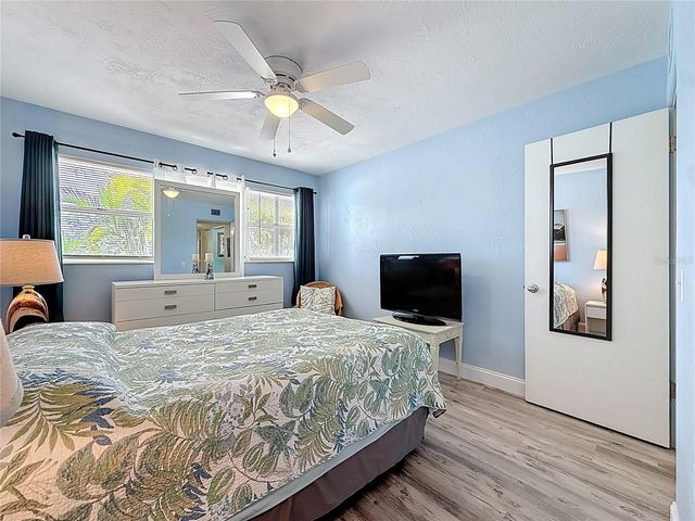 5861 42ND TERRACE N 1610, Kenneth City, FL 33709