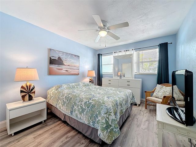 5861 42ND TERRACE N 1610, Kenneth City, FL 33709