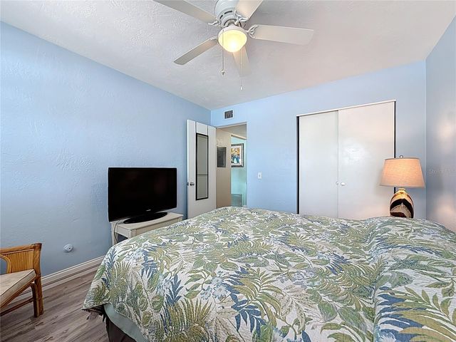 5861 42ND TERRACE N 1610, Kenneth City, FL 33709