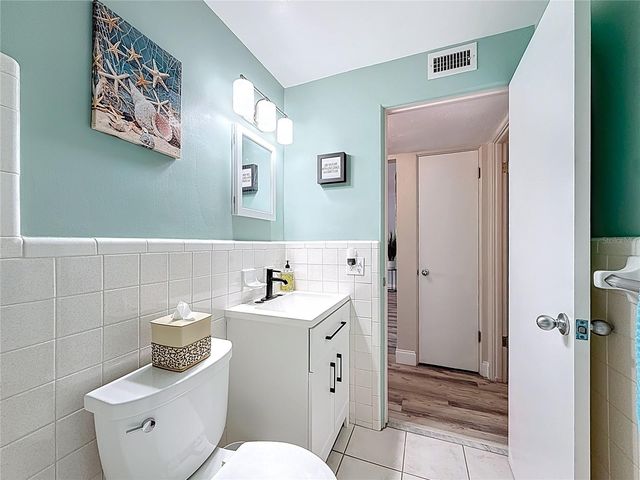 5861 42ND TERRACE N 1610, Kenneth City, FL 33709