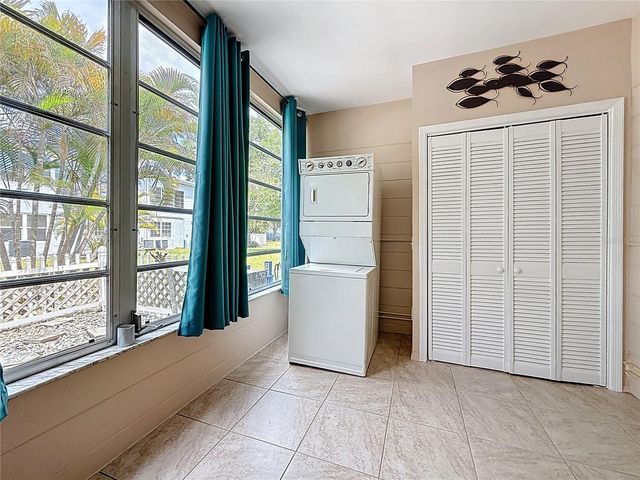 5861 42ND TERRACE N 1610, Kenneth City, FL 33709