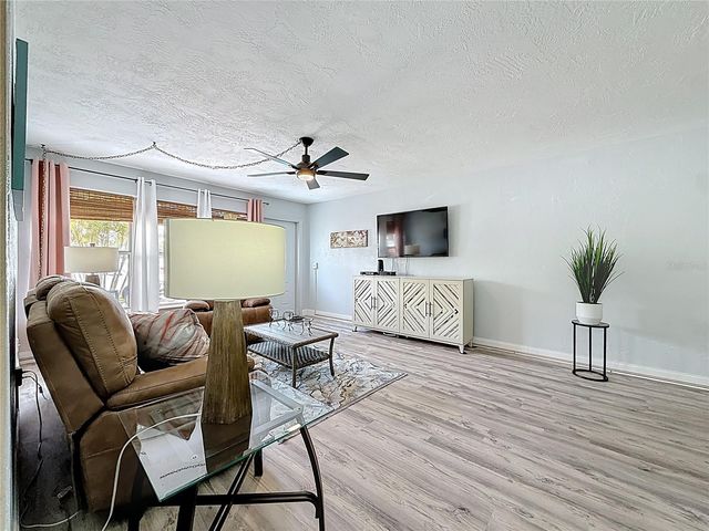 5861 42ND TERRACE N 1610, Kenneth City, FL 33709