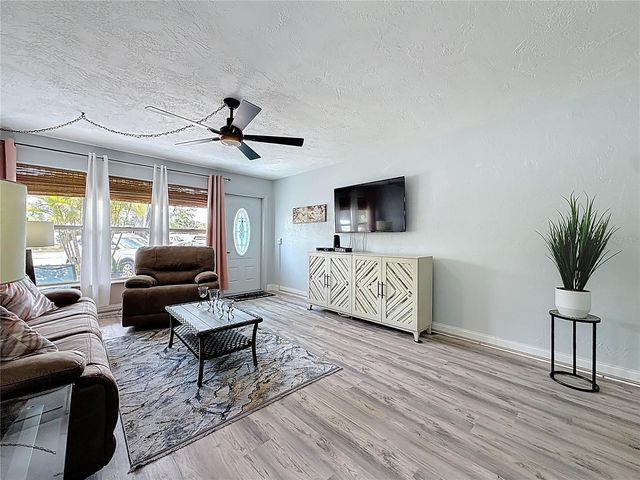 5861 42ND TERRACE N 1610, Kenneth City, FL 33709