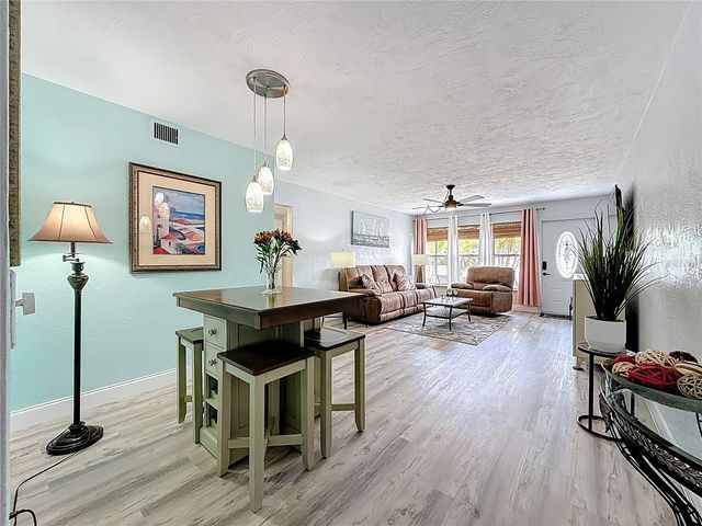 5861 42ND TERRACE N 1610, Kenneth City, FL 33709