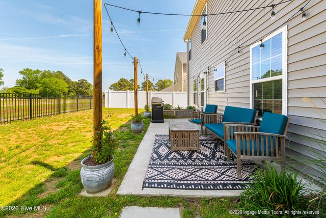 1913 Rolling Meadows Drive, Greenville, NC 27858