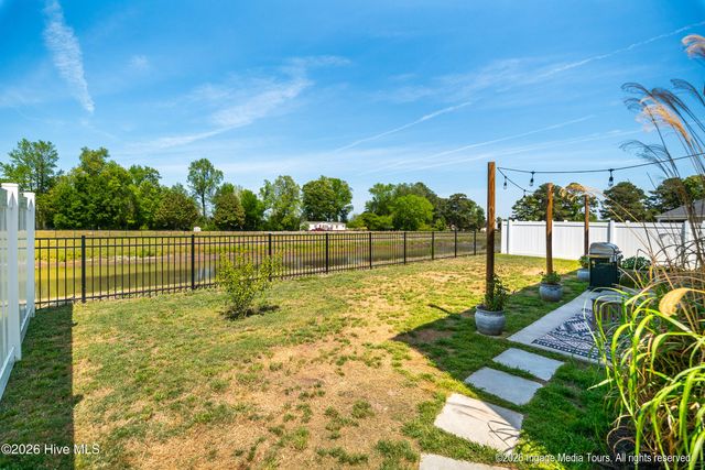 1913 Rolling Meadows Drive, Greenville, NC 27858