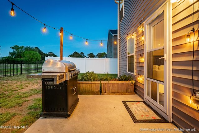 1913 Rolling Meadows Drive, Greenville, NC 27858