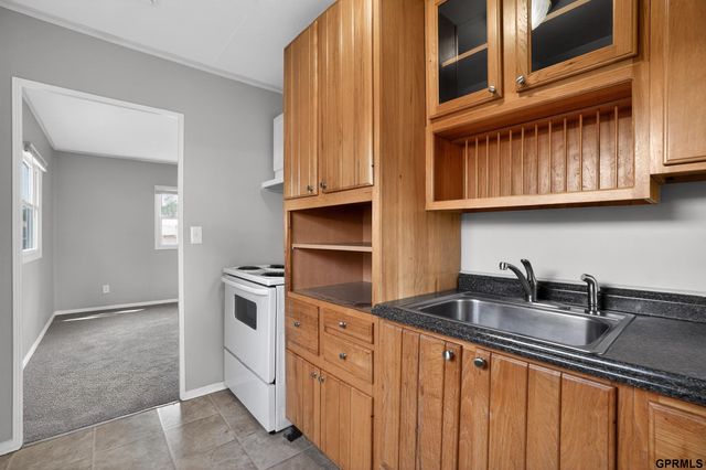 6764 Charles Street, Omaha, NE 68132