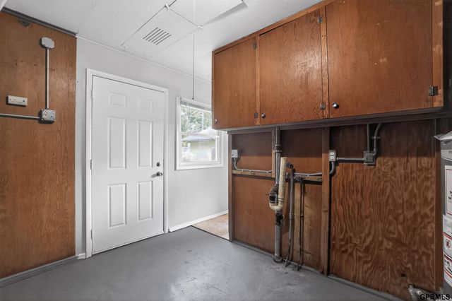 6764 Charles Street, Omaha, NE 68132