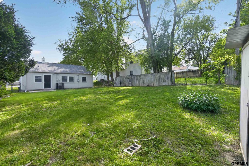 6764 Charles Street, Omaha, NE 68132