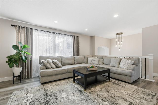 10300 Parkview Lane, Champlin, MN 55316