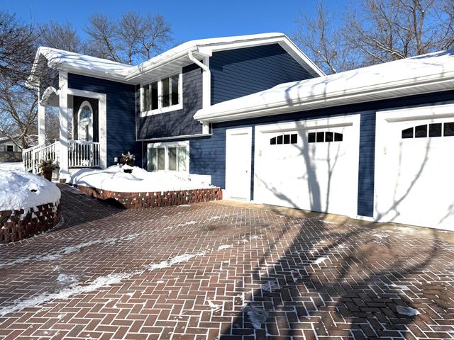 10300 Parkview Lane, Champlin, MN 55316