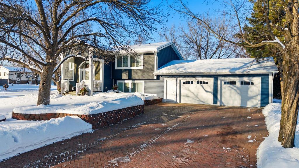 10300 Parkview Lane, Champlin, MN 55316