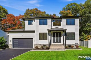 31 Ashwood Drive, Livingston, NJ 07039