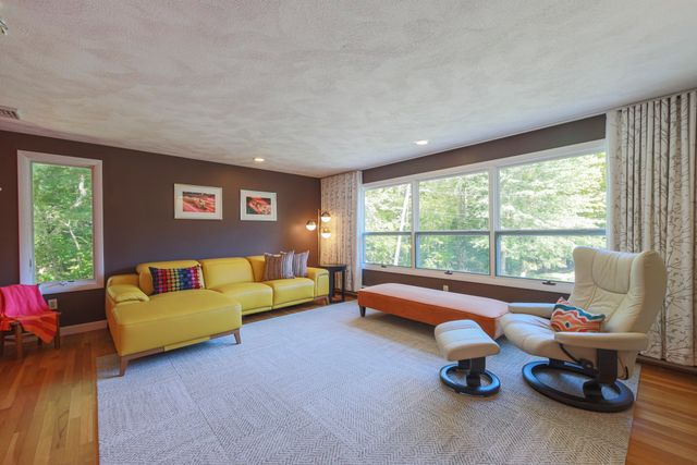 12 Stevens Pl, Saugus, MA 01906