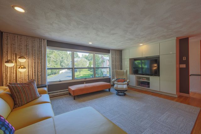 12 Stevens Pl, Saugus, MA 01906