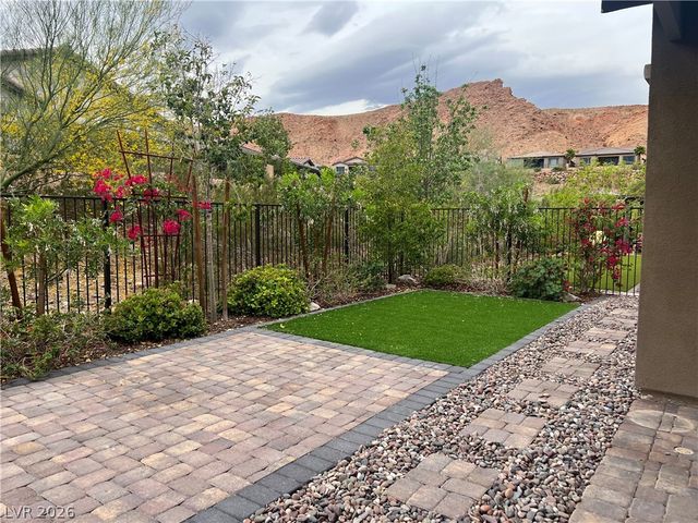 25 Desert Sunshine Place, Henderson, NV 89011