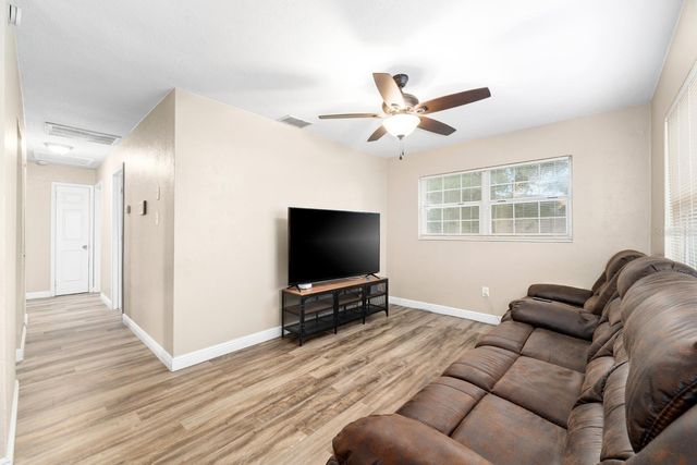 2906 E GENESEE STREET, Tampa, FL 33610